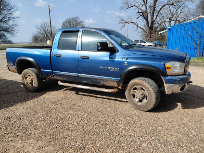 Additional photo of vehicle.
