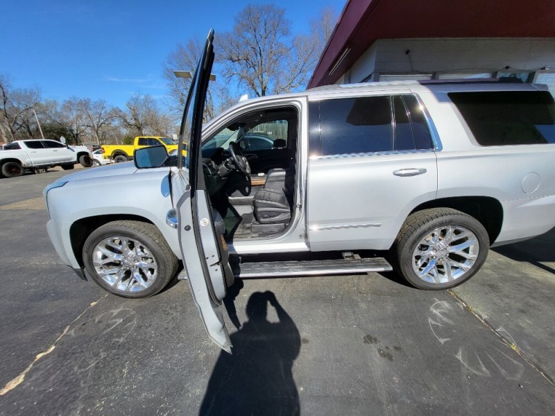 Additional photo of vehicle.