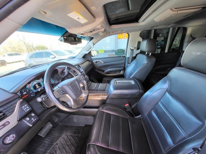 Additional photo of vehicle.