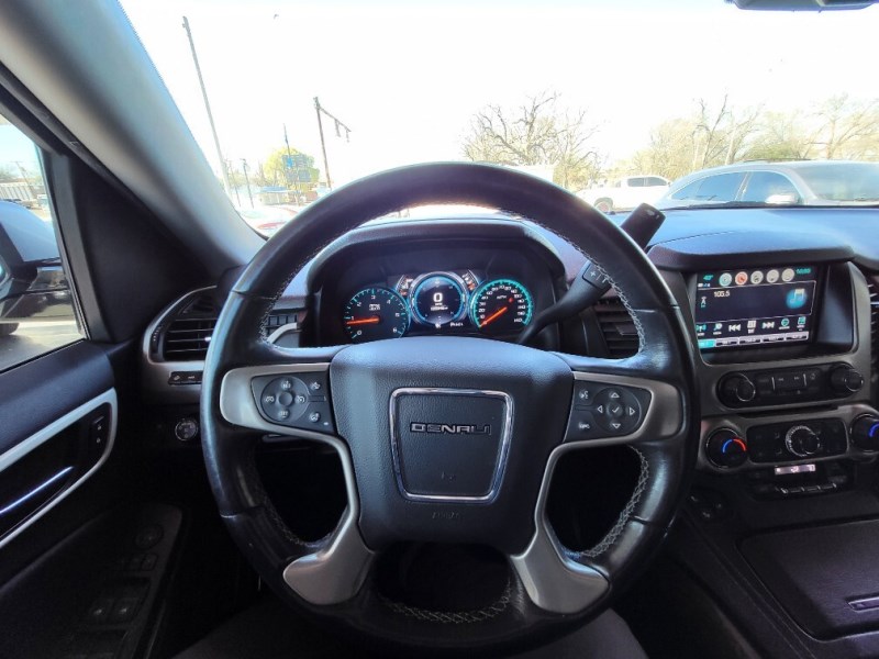 Additional photo of vehicle.