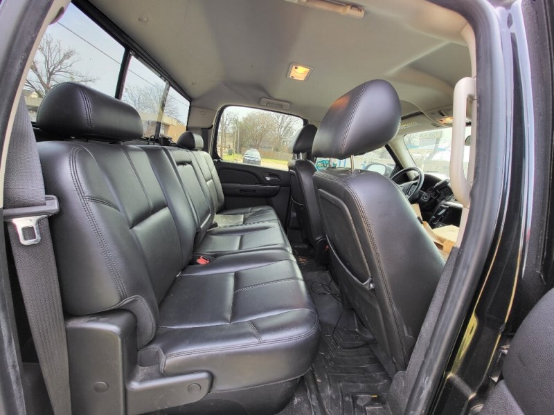 Additional photo of vehicle.
