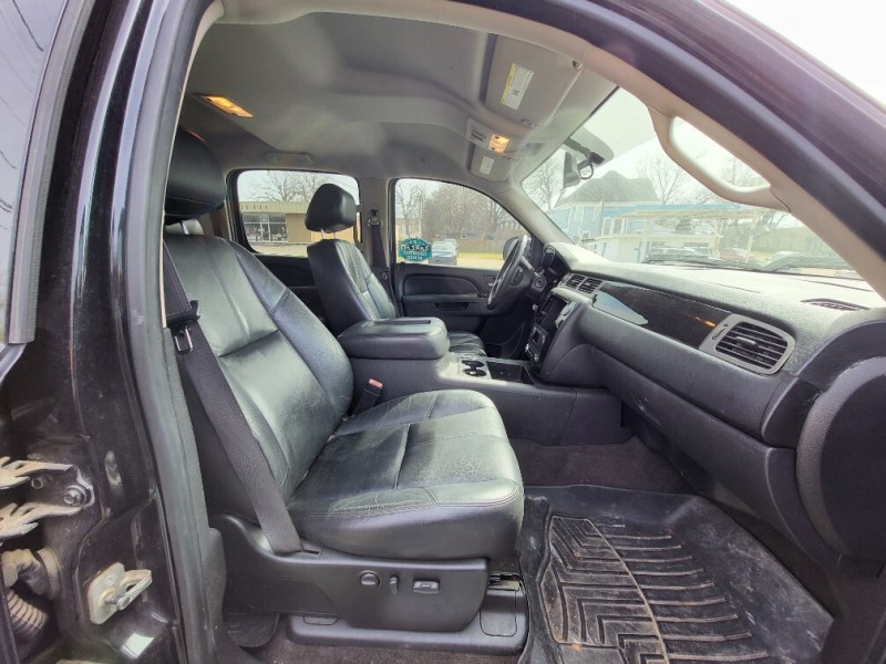Additional photo of vehicle.