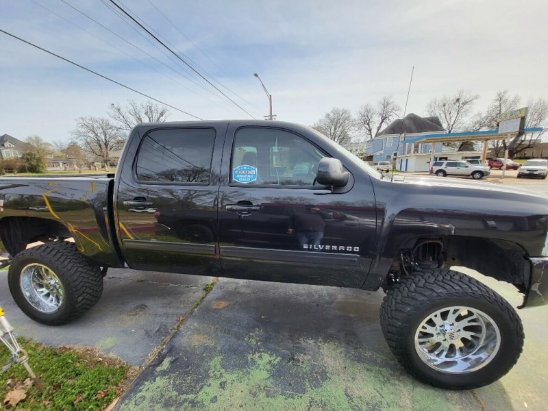 Additional photo of vehicle.
