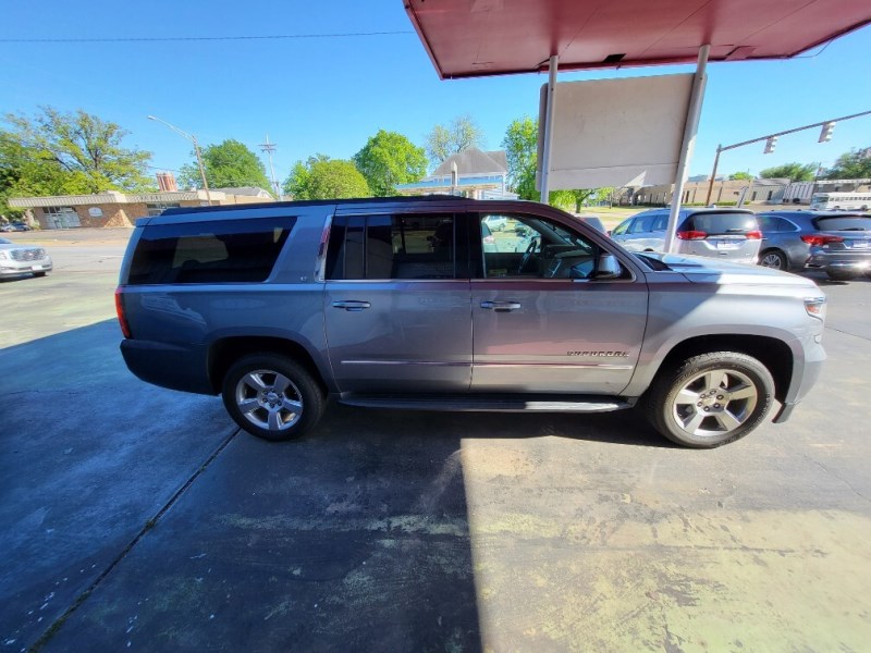 Additional photo of vehicle.