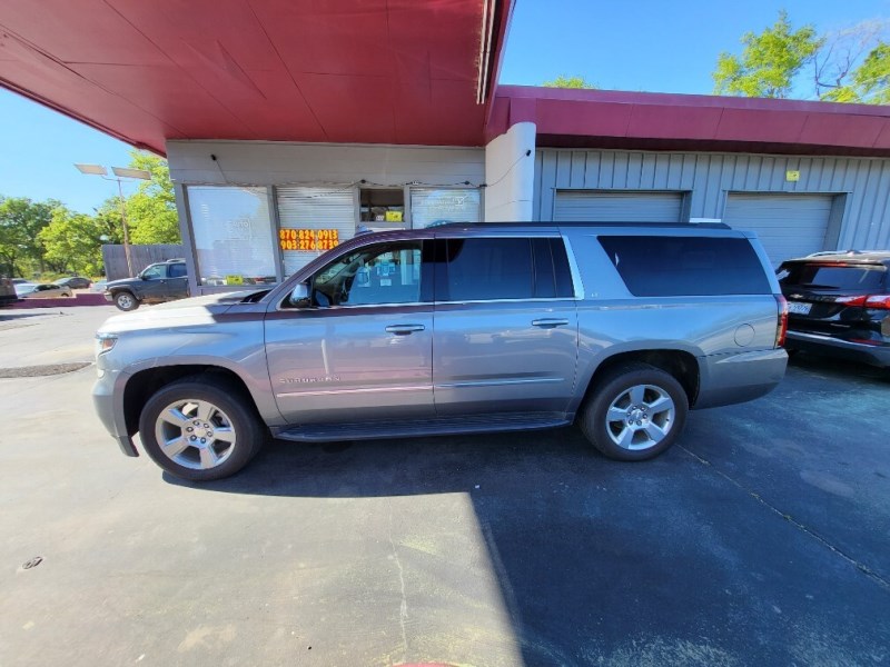 Additional photo of vehicle.