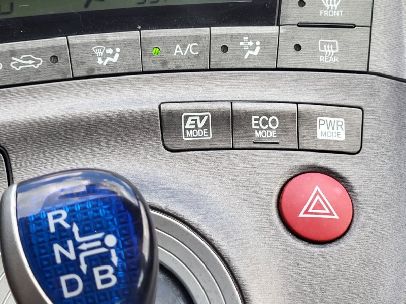 2014 Toyota Prius Three - Photo 8