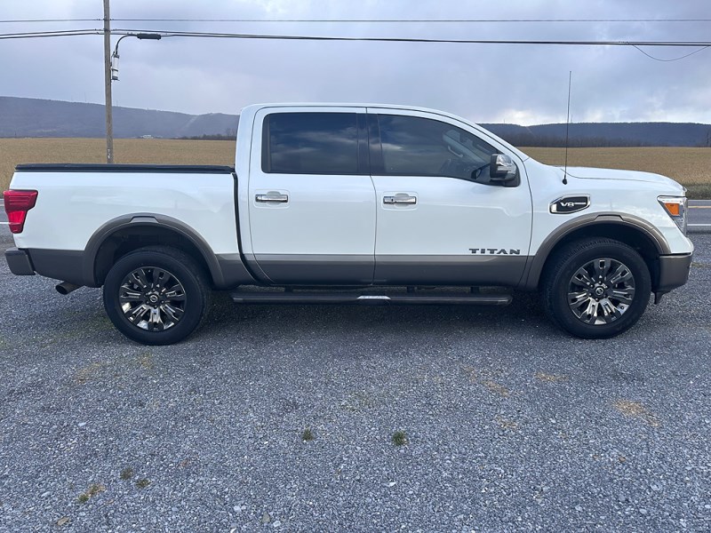 Additional photo of vehicle.