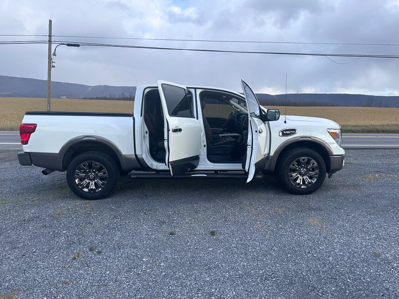 Additional photo of vehicle.