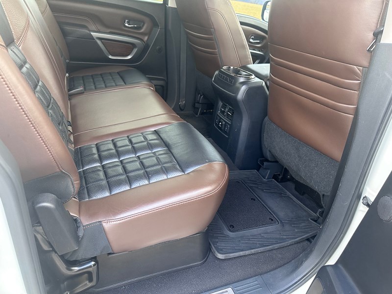 Additional photo of vehicle.