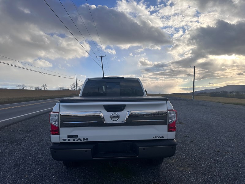 Additional photo of vehicle.