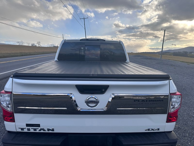 Additional photo of vehicle.