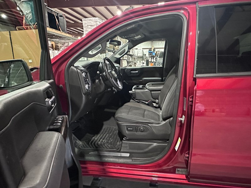 Additional photo of vehicle.