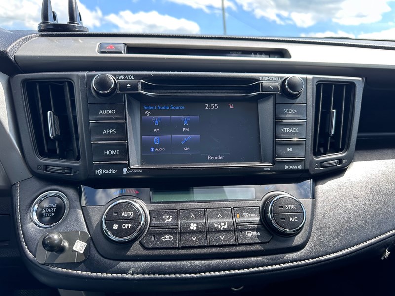 2018 Toyota RAV4 XLE - Photo 6