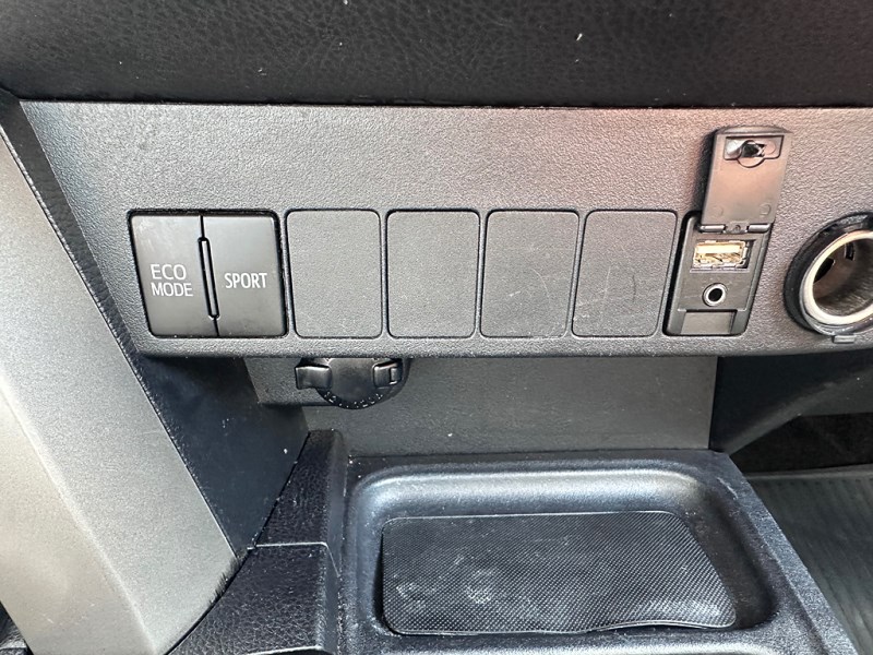 2018 Toyota RAV4 XLE - Photo 9