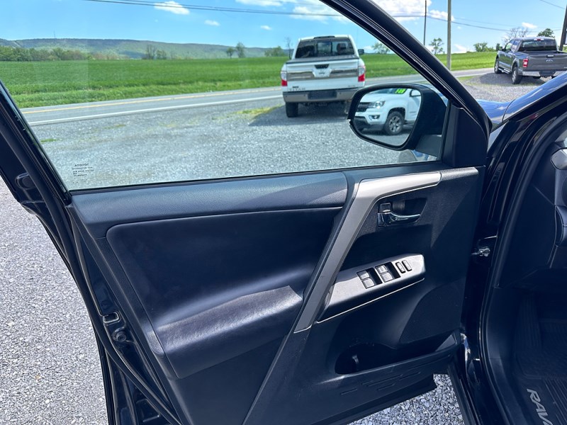 2018 Toyota RAV4 XLE - Photo 11
