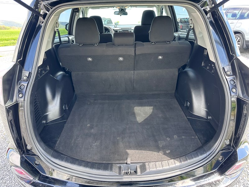 2018 Toyota RAV4 XLE - Photo 14