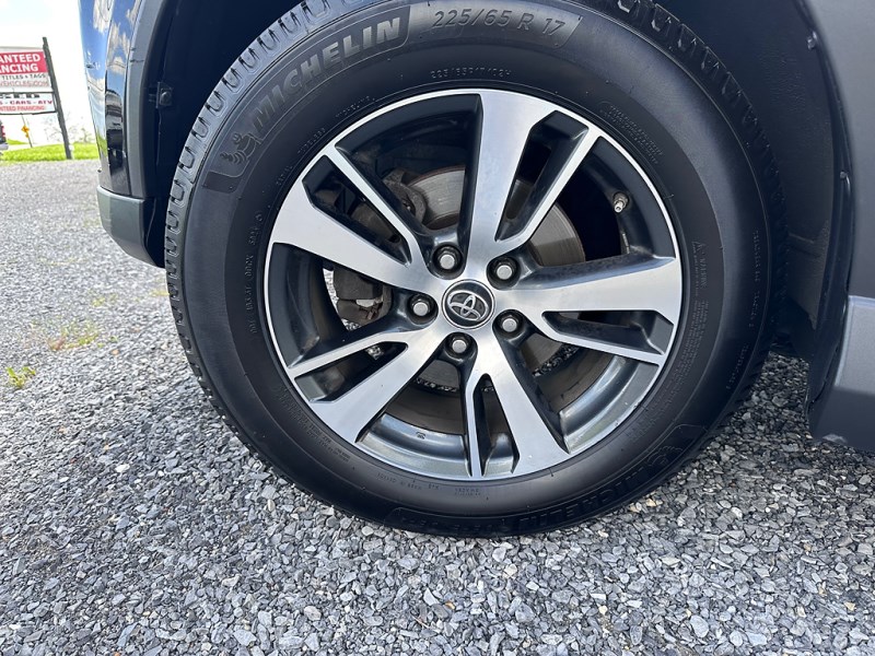 2018 Toyota RAV4 XLE - Photo 16
