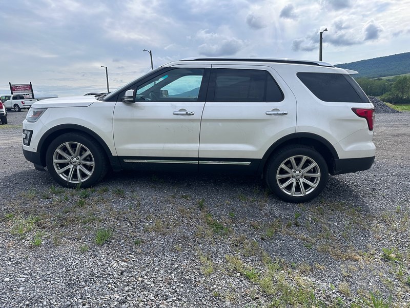 Additional photo of vehicle.
