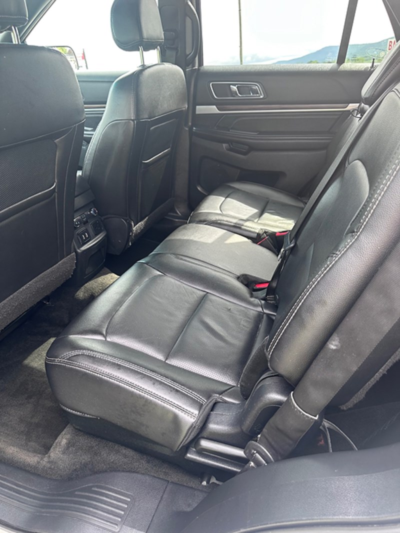 Additional photo of vehicle.