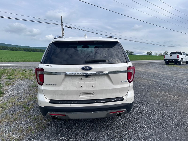 Additional photo of vehicle.