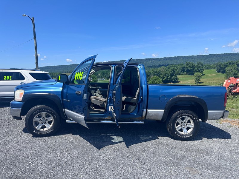 Additional photo of vehicle.