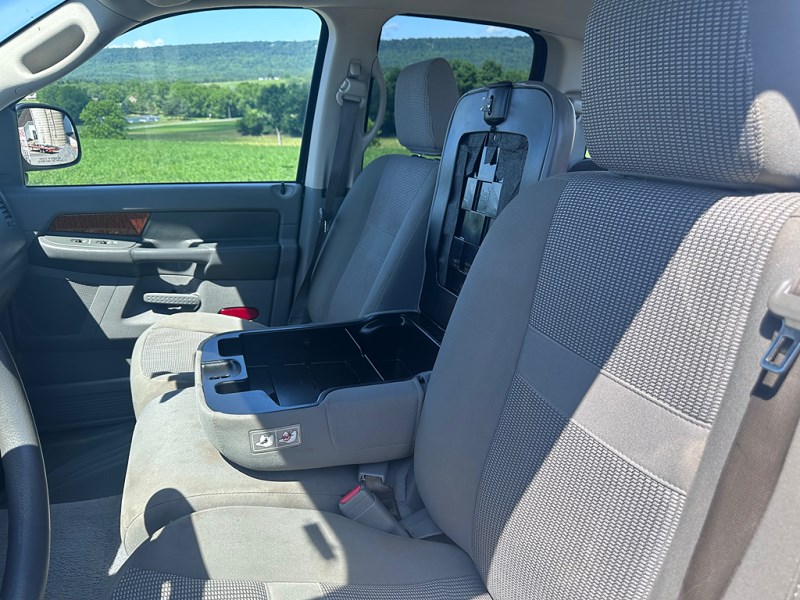 Additional photo of vehicle.