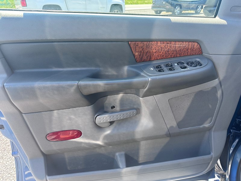 Additional photo of vehicle.