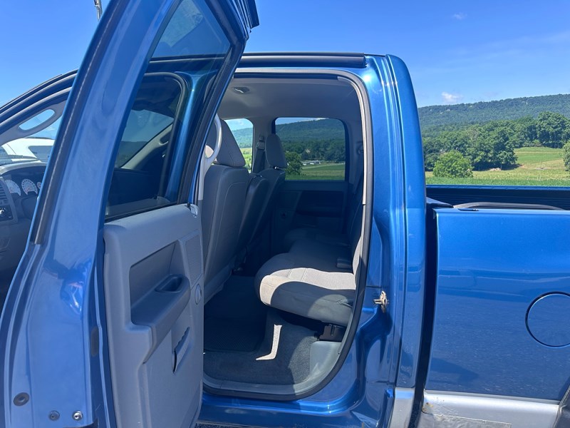 Additional photo of vehicle.