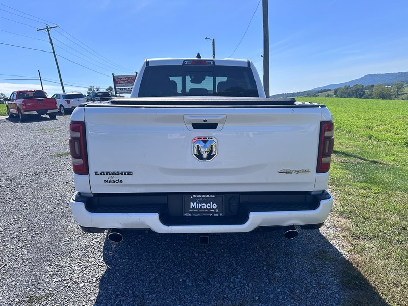 Additional photo of vehicle.