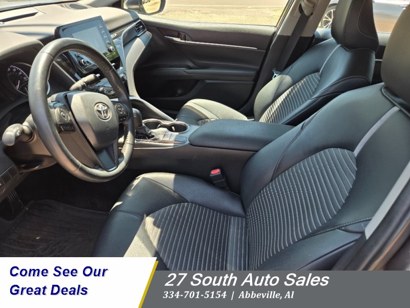 2022 Toyota Camry SE - Photo 8