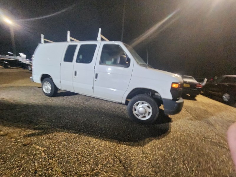 Additional photo of vehicle.