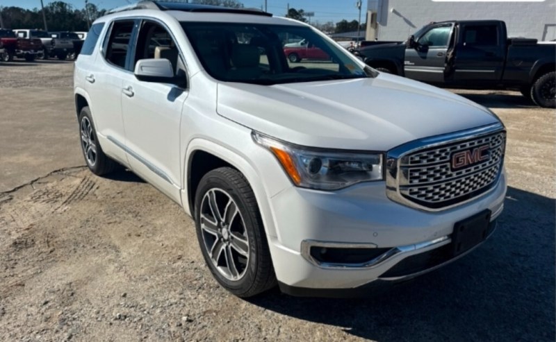 Additional photo of vehicle.