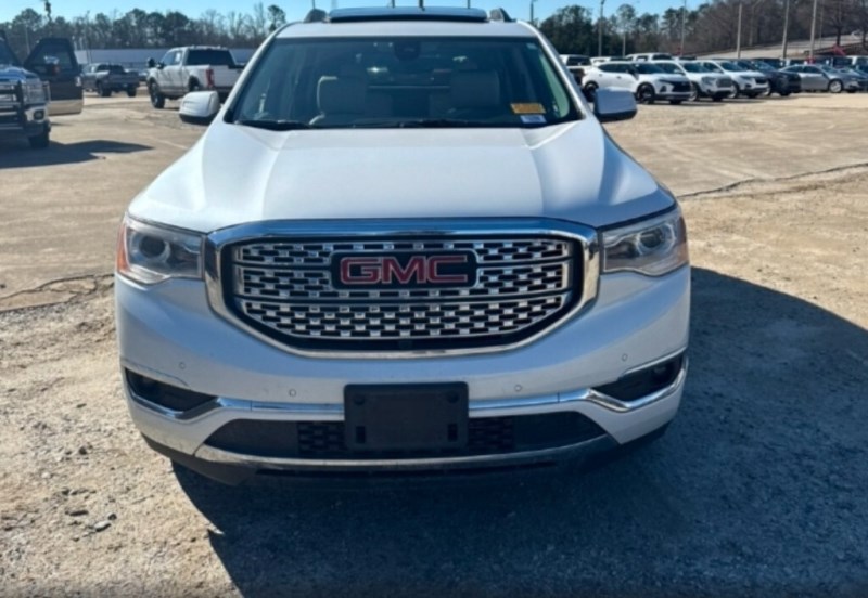 Additional photo of vehicle.