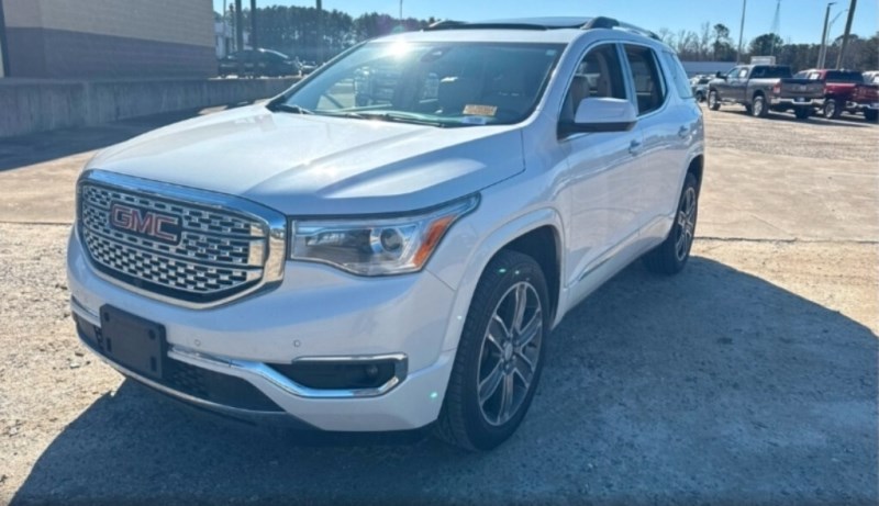 Additional photo of vehicle.