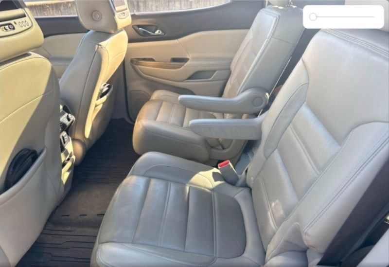 Additional photo of vehicle.