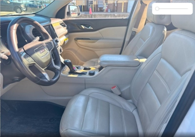 Additional photo of vehicle.