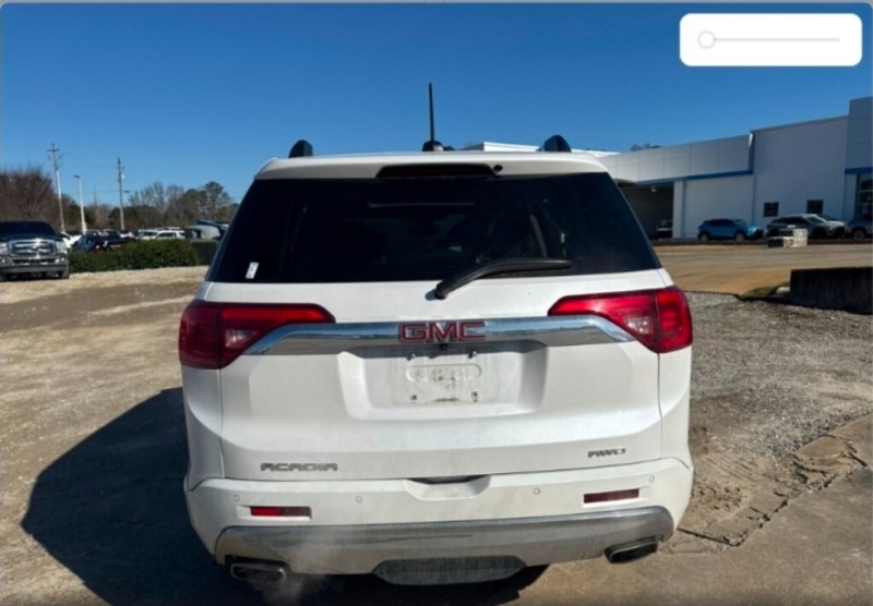 Additional photo of vehicle.