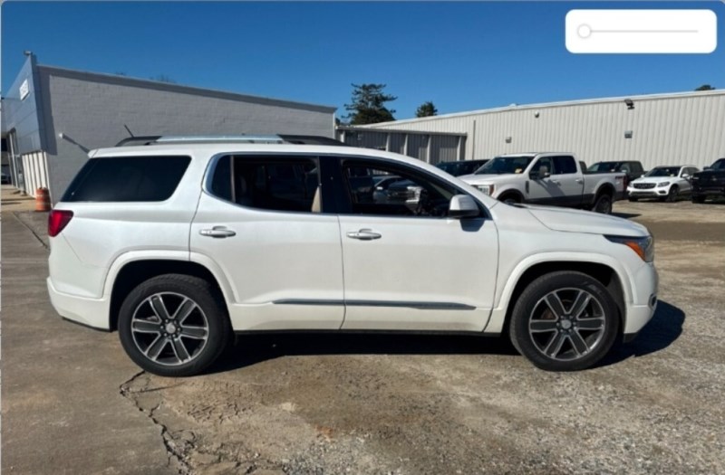 Additional photo of vehicle.