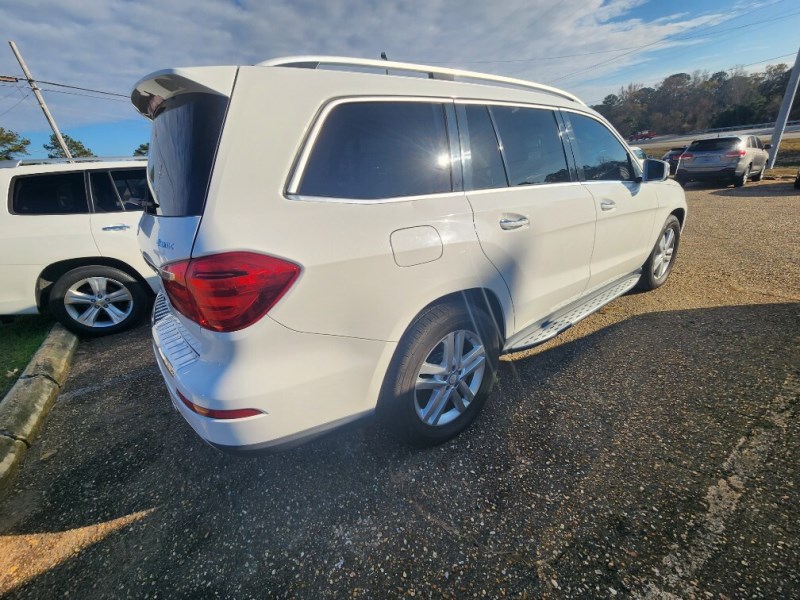 Additional photo of vehicle.