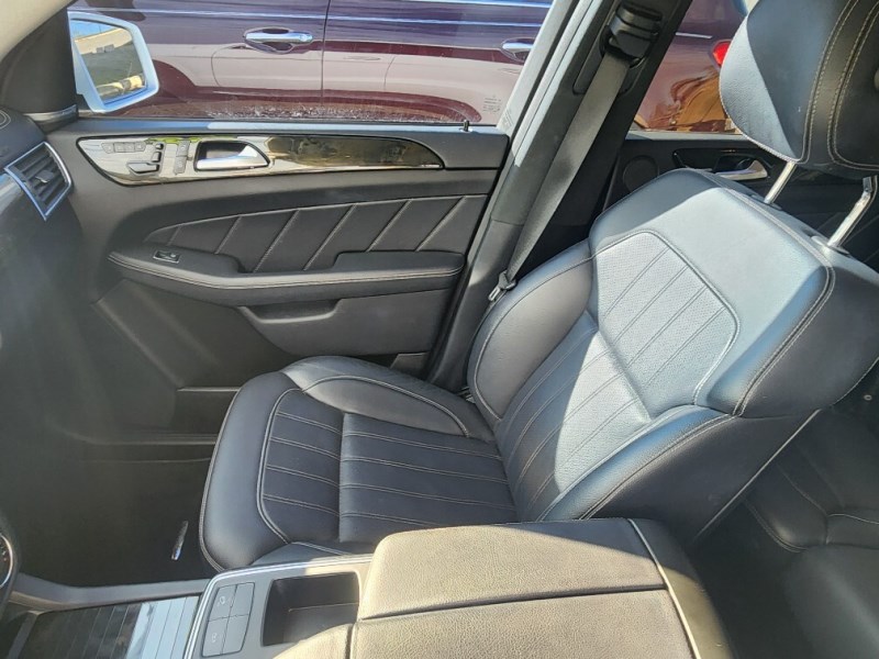 Additional photo of vehicle.