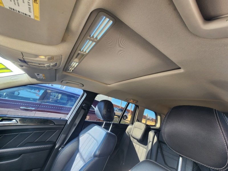 Additional photo of vehicle.