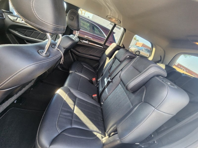 Additional photo of vehicle.