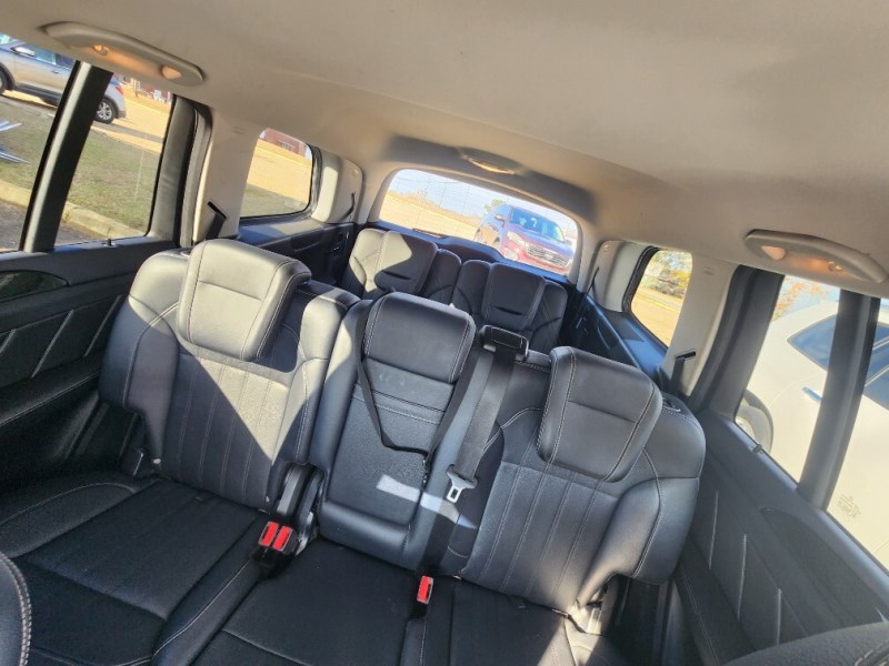 Additional photo of vehicle.