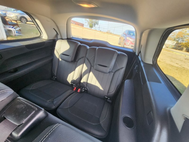 Additional photo of vehicle.