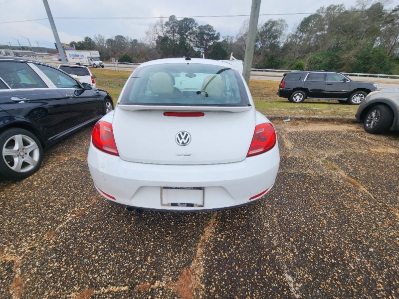 Additional photo of vehicle.