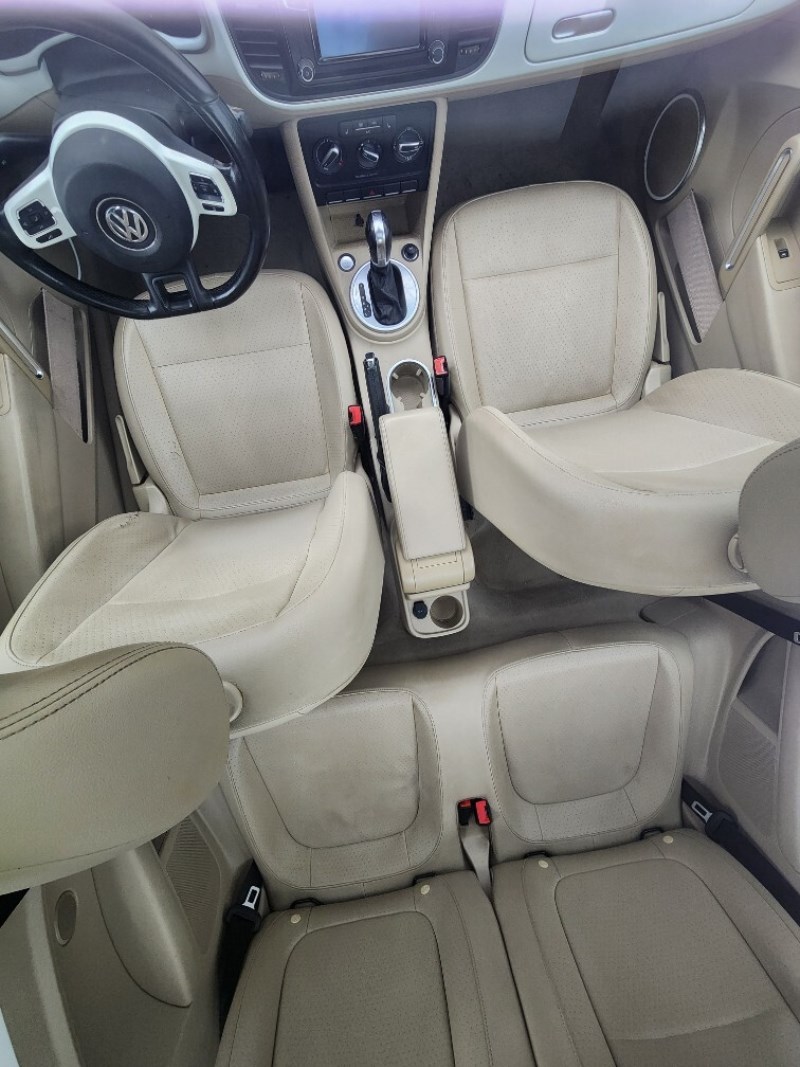 Additional photo of vehicle.