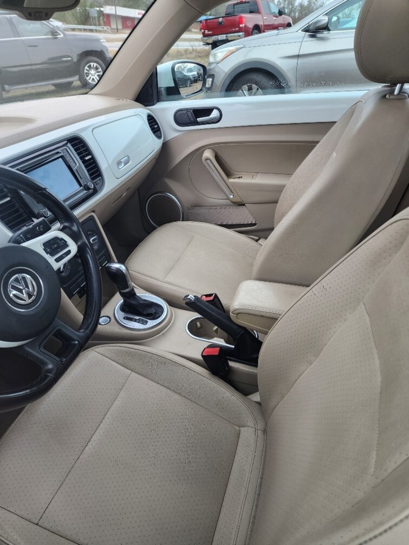 Additional photo of vehicle.