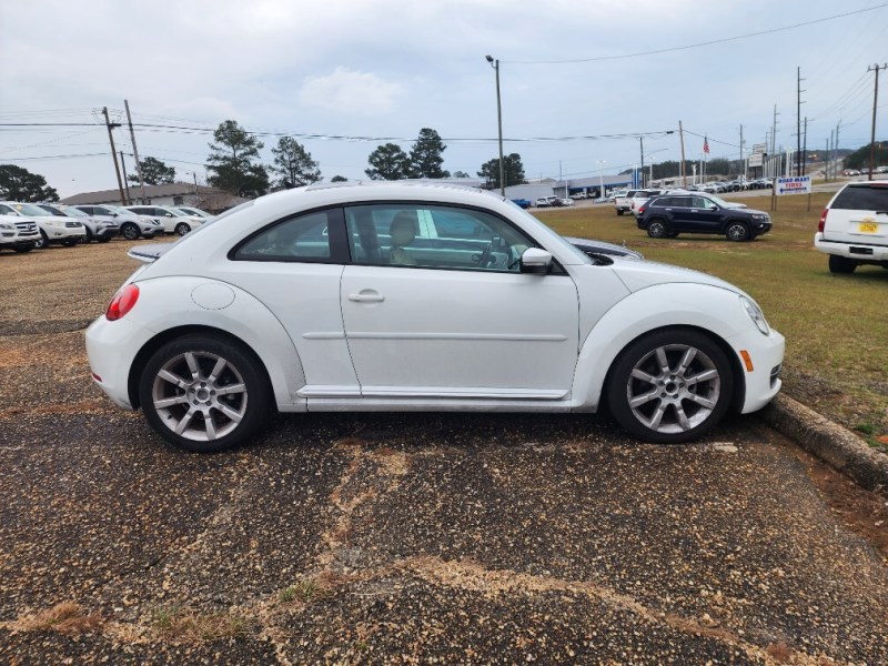 Additional photo of vehicle.