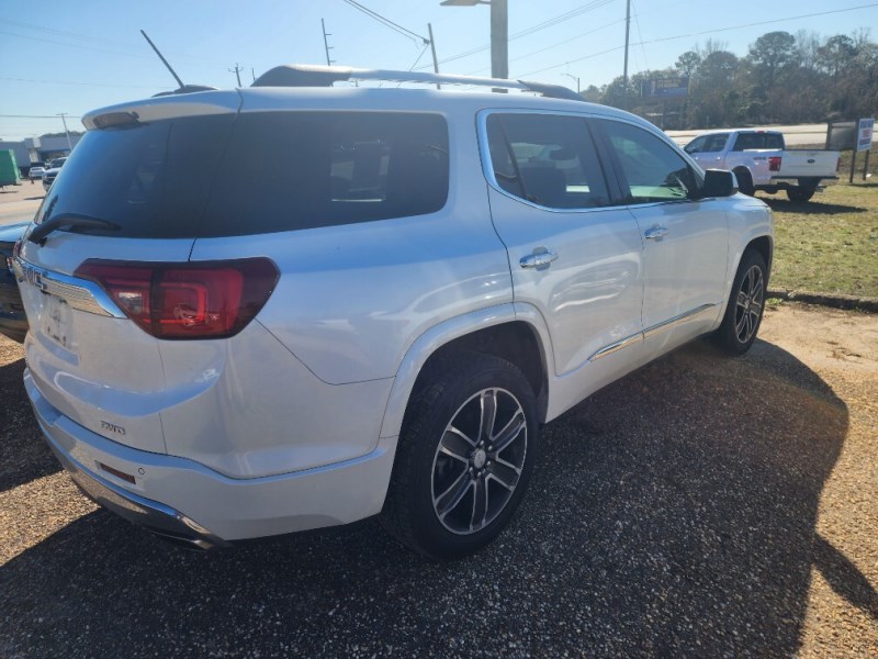 Additional photo of vehicle.