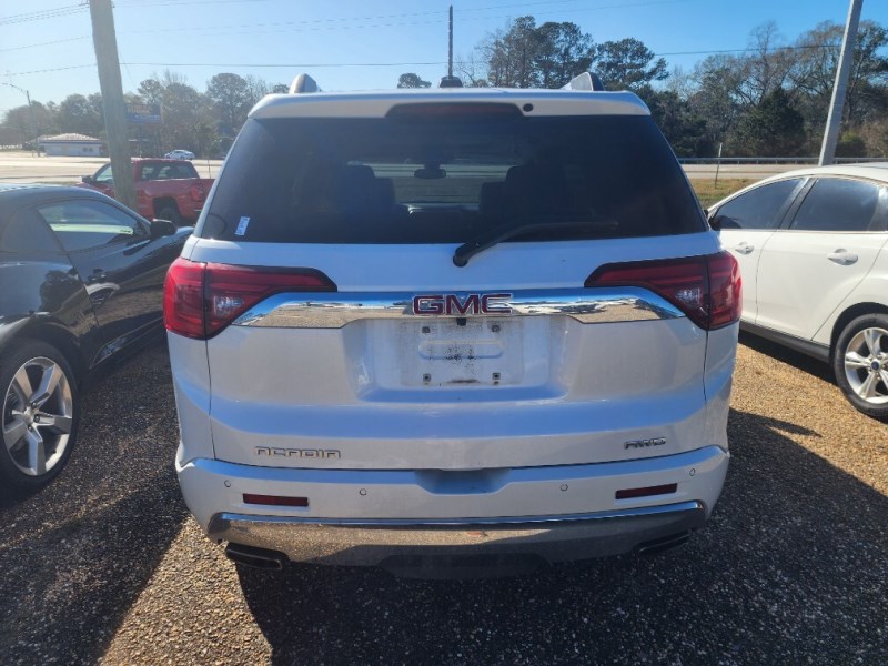 Additional photo of vehicle.